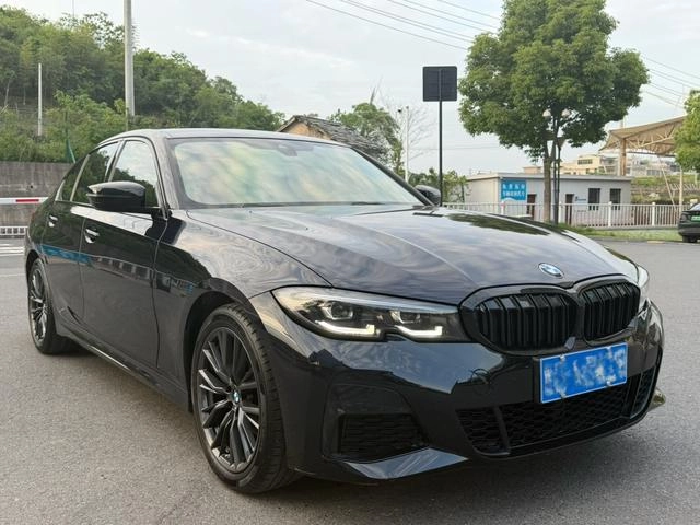BMW 3 Series 2022 325i M Set de nuit de sport extérieur photo 3