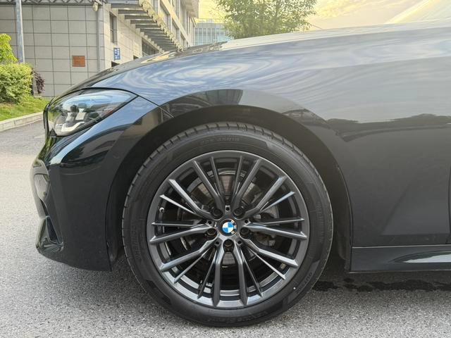 BMW 3 Series 2022 325i M Set de nuit de sport extérieur photo 4