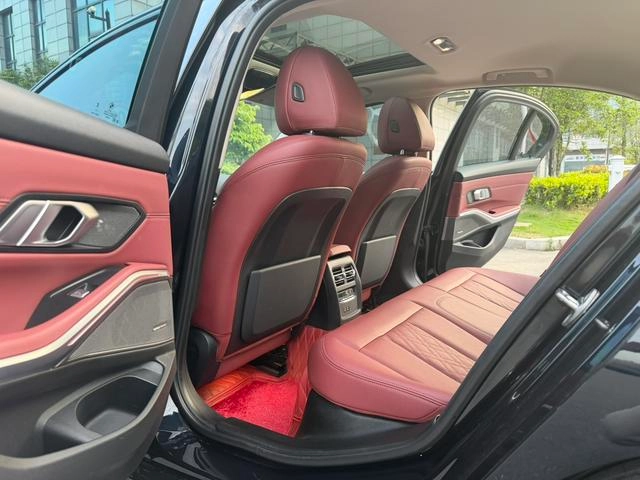 BMW 3 Series 2022 325i M Set de nuit de sport intérieur photo 11