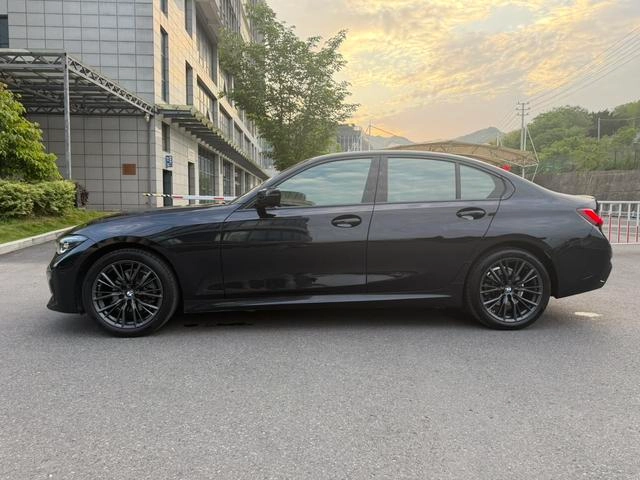 BMW 3 Series 2022 325i M Set de nuit de sport intérieur photo 15