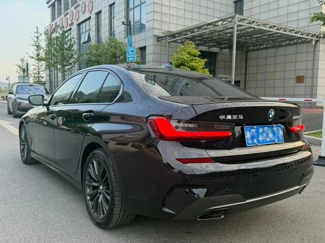BMW 3 Series 2022 325i M Set de nuit de sport intérieur photo 16