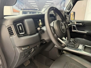 212 T01 2024 2.0T Explorer interior photo 11