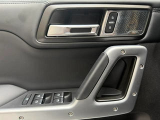 212 T01 2024 2.0T Explorer interior photo 12
