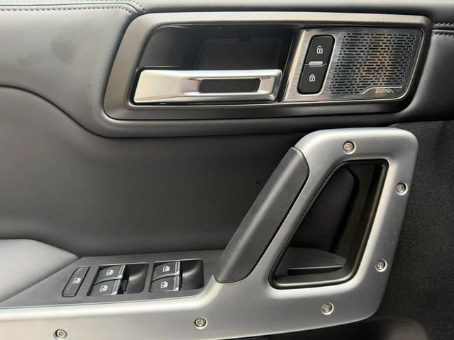 212 T01 2024 2.0T Explorer interior photo 12