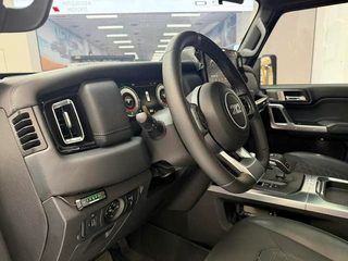 212 T01 2024 2.0T Explorer interior photo 13