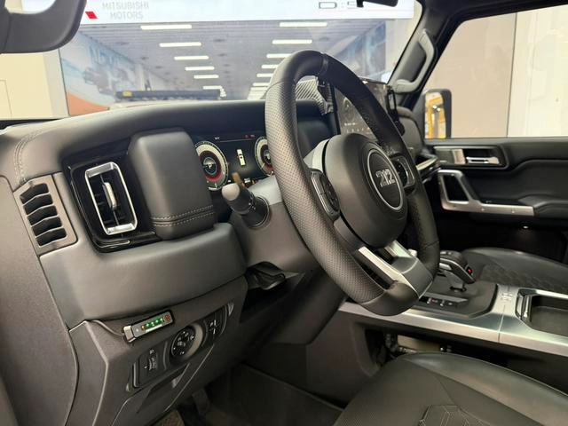 212 T01 2024 2.0T Explorer interior photo 13