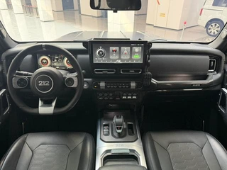 212 T01 2024 2.0T Explorer interior photo 17