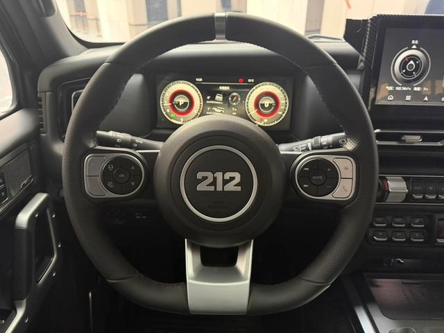 212 T01 2024 2.0T Explorer interior photo 19
