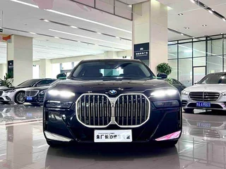 BMW 7 Series 2023 740Li Leading Type M Sports suit exterior photo 2