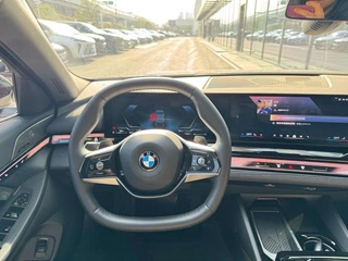 BMW 5 Series 2024 530Li Leading Type Luxury Set interior photo 9
