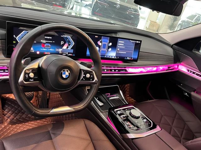 BMW 7 Series 2023 735Li Luxury Set exterior photo 4