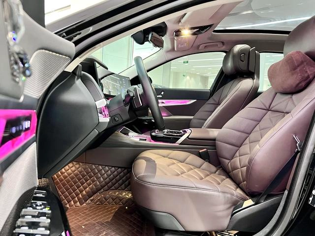BMW 7 Series 2023 735Li Luxury Set interior photo 7