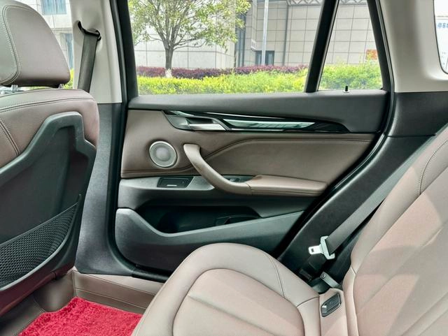 BMW X1 2022 sDrive25Li Leading Type interior photo 9