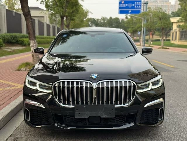 BMW 7 Series 2021 740Li Leading Type M Sports suit exterior photo 2