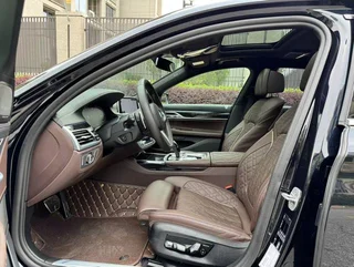 BMW 7 Series 2021 740Li Leading Type M Sports suit exterior photo 4