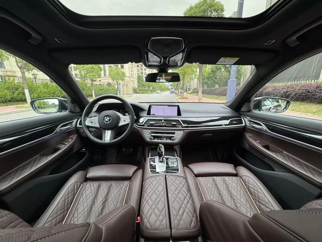 BMW 7 Series 2021 740Li Leading Type M Sports suit interior photo 7