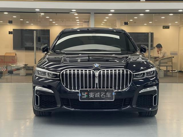 BMW 7 Series 2021 740Li Leading Type M Sports suit exterior photo 2