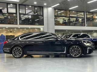 BMW 7 Series 2021 740Li Leading Type M Sports suit exterior photo 4
