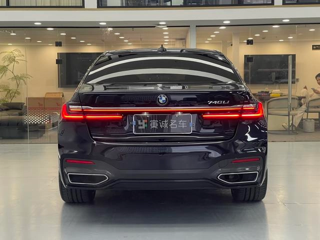 BMW 7 Series 2021 740Li Leading Type M Sports suit exterior photo 5