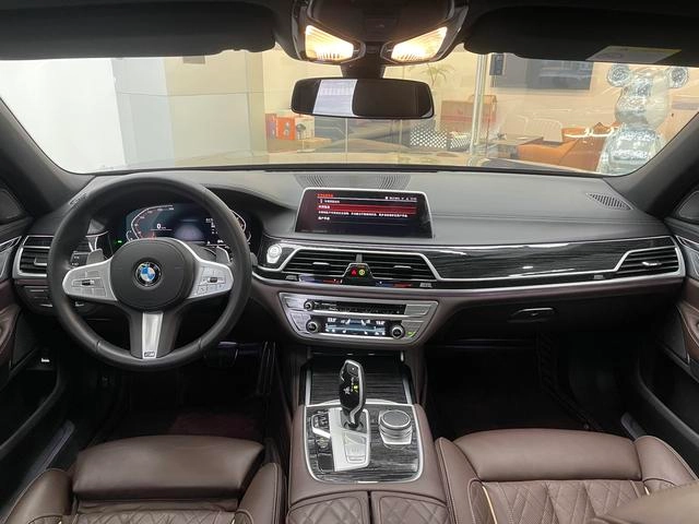 BMW 7 Series 2021 740Li Leading Type M Sports suit exterior photo 9