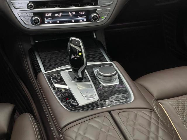 BMW 7 Series 2021 740Li Leading Type M Sports suit interior photo 14