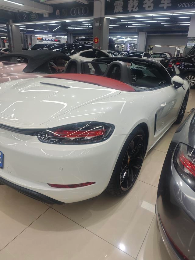 Porsche 718 2023 Boxster Style Edition 2.0T interior photo 6 Porsche 718 2023 Boxster Style Edition 2.0T interior photo 6