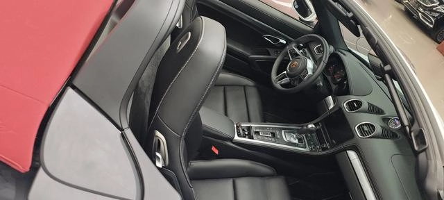 Porsche 718 2023 Boxster Style Edition 2.0T interior photo 10 Porsche 718 2023 Boxster Style Edition 2.0T interior photo 10