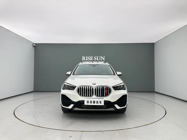 BMW X1 2022 sDrive25Li Лидирующий экстерьер фото 2