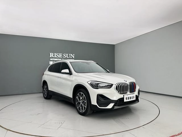 BMW X1 2022 sDrive25Li Лидирующий экстерьер фото 3