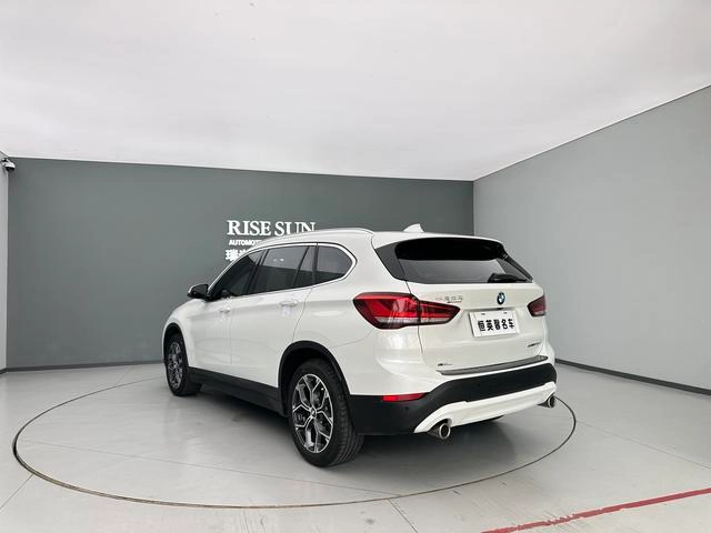 BMW X1 2022 sDrive25Li Лидирующий интерьер фото 7