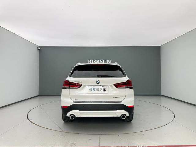 BMW X1 2022 sDrive25Li Лидирующий интерьер фото 8