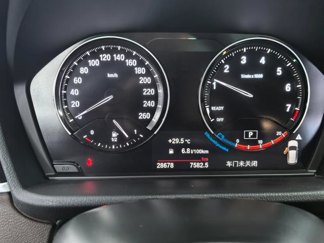 BMW X1 2022 sDrive25Li Лидирующий интерьер фото 10
