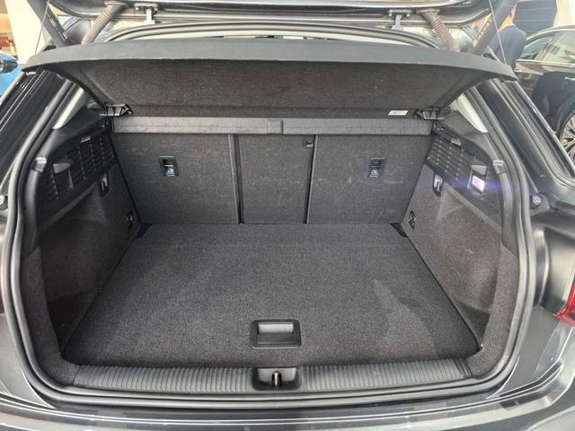 Audi Q2L 2022 35 TFSI Tipo dinámico de moda interior foto 11