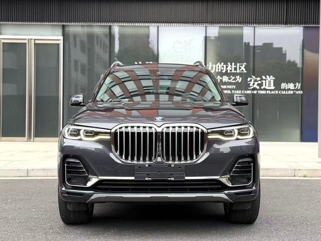 BMW X7 2022 xDrive40i Leading Luxury Set exterior photo 2