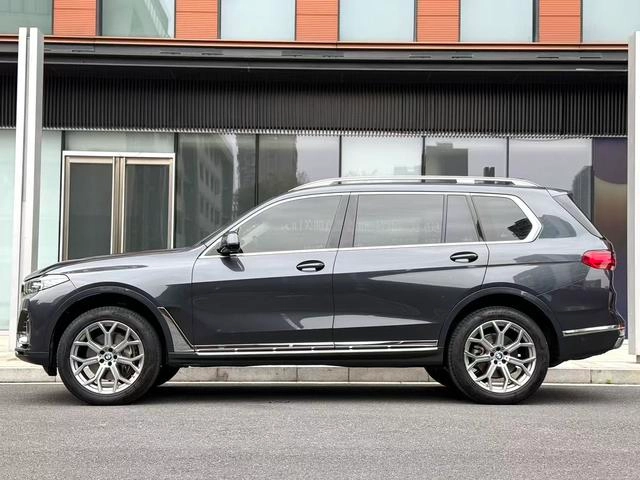 BMW X7 2022 xDrive40i Leading Luxury Set exterior photo 3