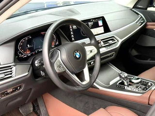 BMW X7 2022 xDrive40i Leading Luxury Set interior photo 9