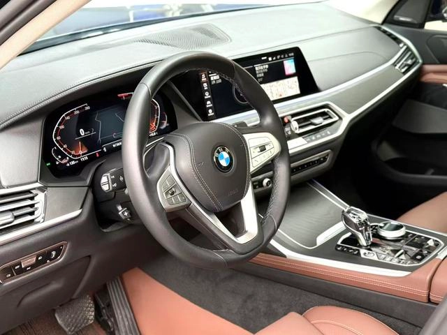 BMW X7 2022 xDrive40i Leading Luxury Set interior photo 9