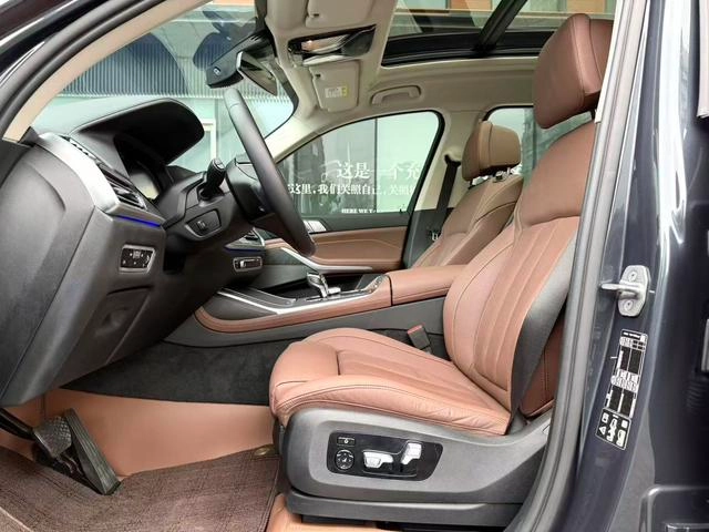 BMW X7 2022 xDrive40i Leading Luxury Set interior photo 10