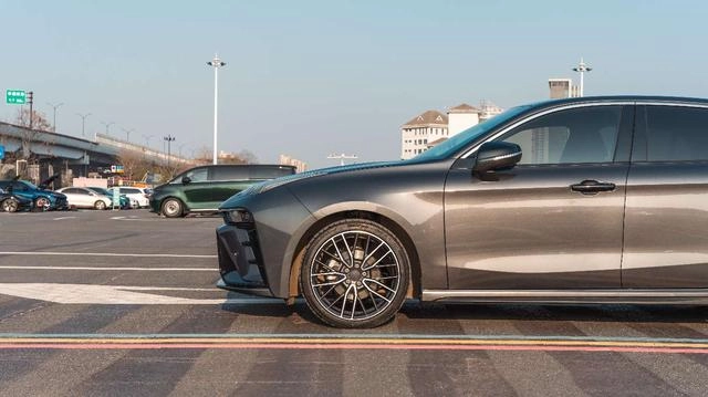 LYNK & CO 03 2025 2.0TD DCT Чемпионская версия Pro экстерьер фото 5