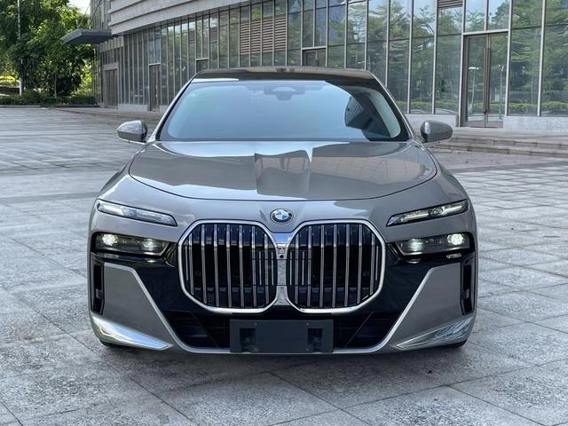 BMW 7 Series 2023 740Li Leading Type M Sports suit exterior photo 2