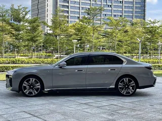 BMW 7 Series 2023 740Li Leading Type M Sports suit exterior photo 4
