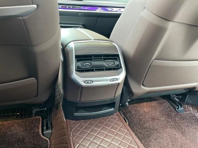 BMW 7 Series 2023 740Li Leading Type M Sports suit interior photo 11