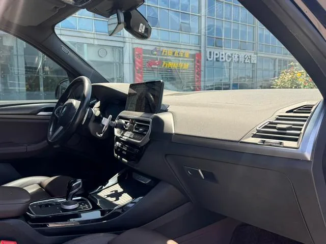 BMW X3 2022 xDrive30i Premium Class M Obsidian Night Suit interior photo 11