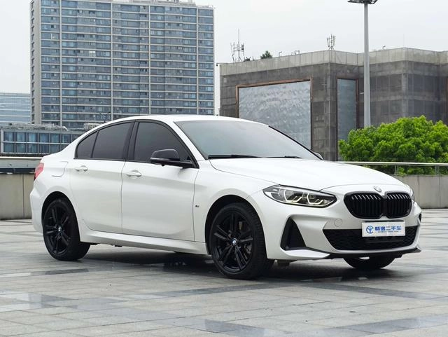 BMW 1 Series 2021 125i M Sports Obsidian Night Edition exterior photo 3