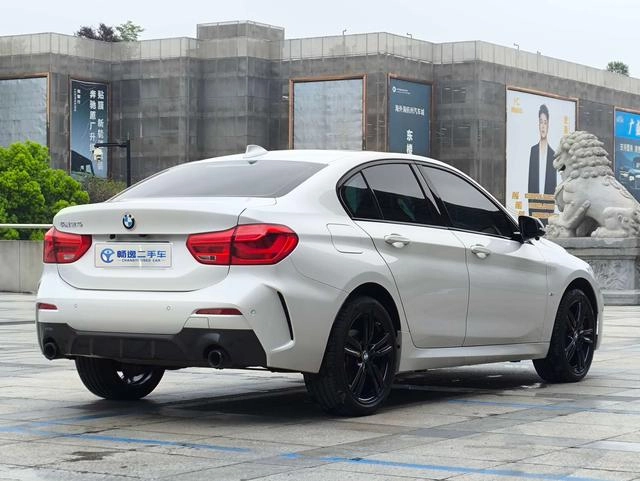 BMW 1 Series 2021 125i M Sports Obsidian Night Edition exterior photo 6