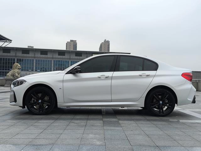BMW 1 Series 2021 125i M Sports Obsidian Night Edition exterior photo 8