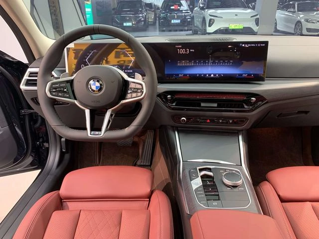 BMW 3 Series 2025 325Li M Conjunto deportivo interior foto 11