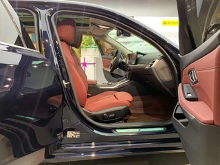 BMW 3 Series 2025 325Li M Conjunto deportivo interior foto 13