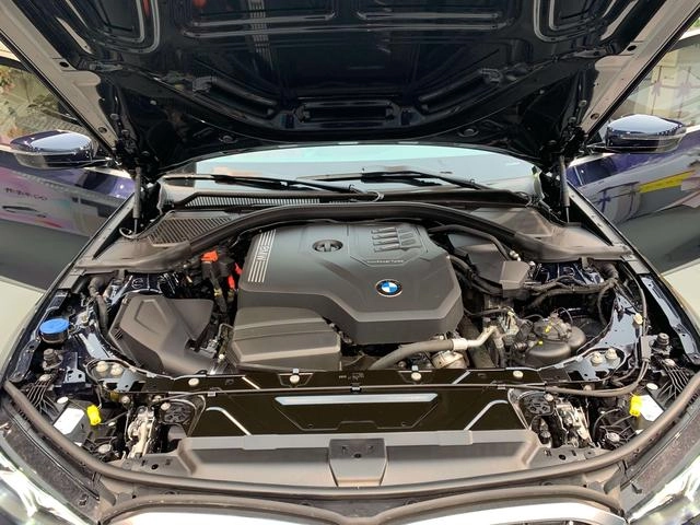 BMW 3 Series 2025 325Li M Conjunto deportivo interior foto 18