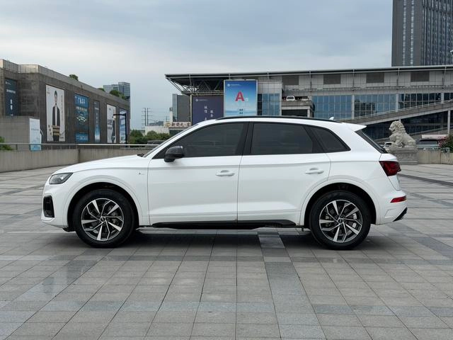 Audi Q5L 2023 40T Deluxe Dynamic exterior photo 7